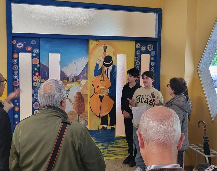 Le porte delle aule delle Bagnolini sono un'opera d'arte FOTO