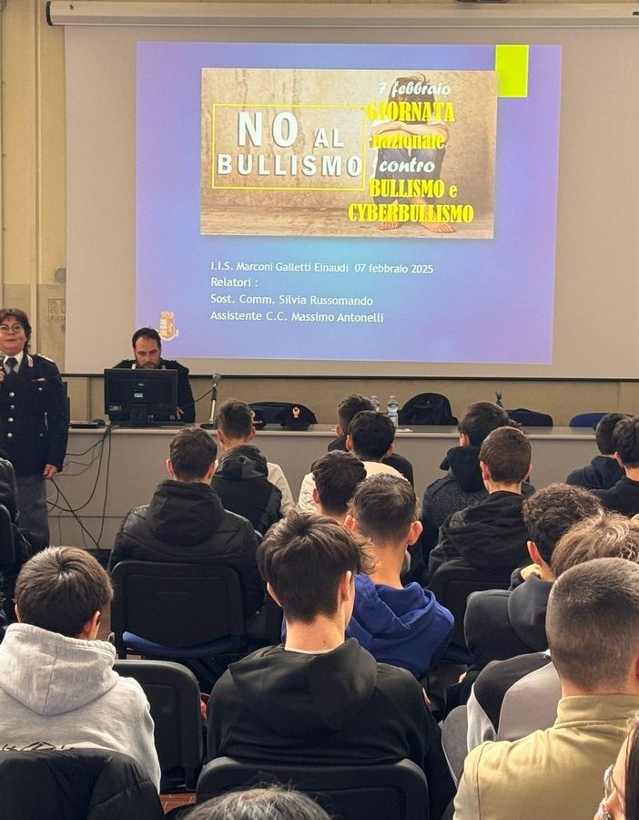 Bullismo e cyberbullismo: la polizia incontra gli studenti del Vco