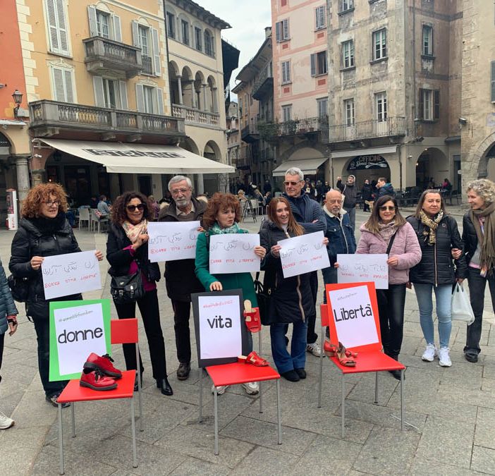 Manifestazione in piazza mercato per i diritti delle iraniane FOTO