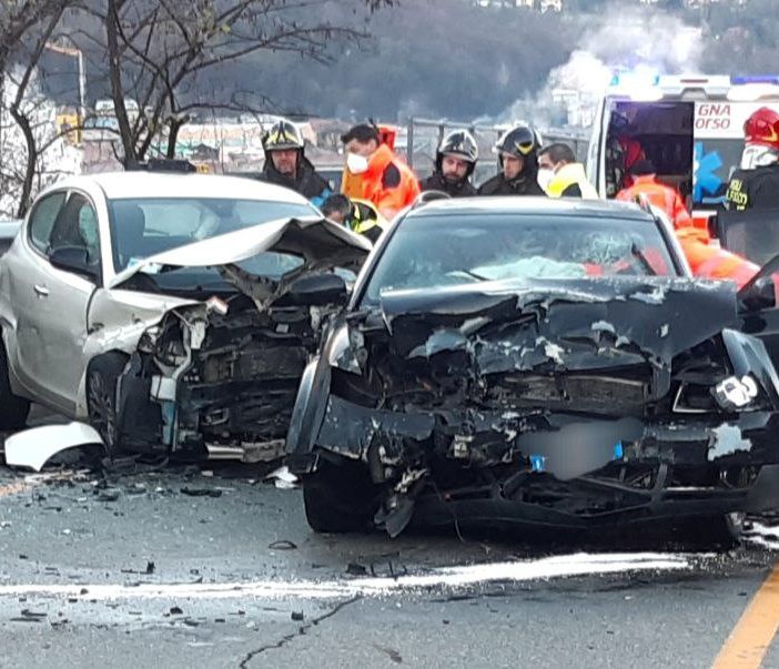 Prima gelata sulle strade, polemiche per il mancato passaggio del mezzi spargisale
