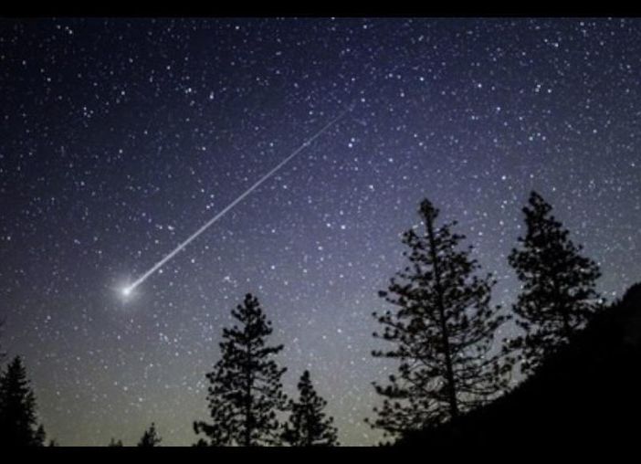 È la notte dei desideri: occhi in su alla caccia di stelle cadenti. Condizioni meteo favorevoli
