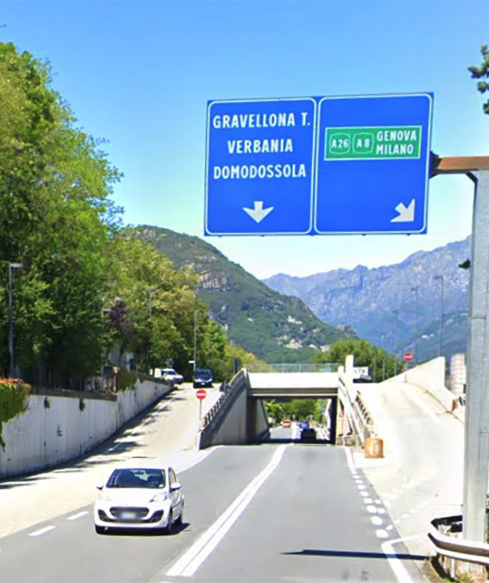 Lavori sul ponte ferroviario: senso unico alternato in superstrada a Baveno