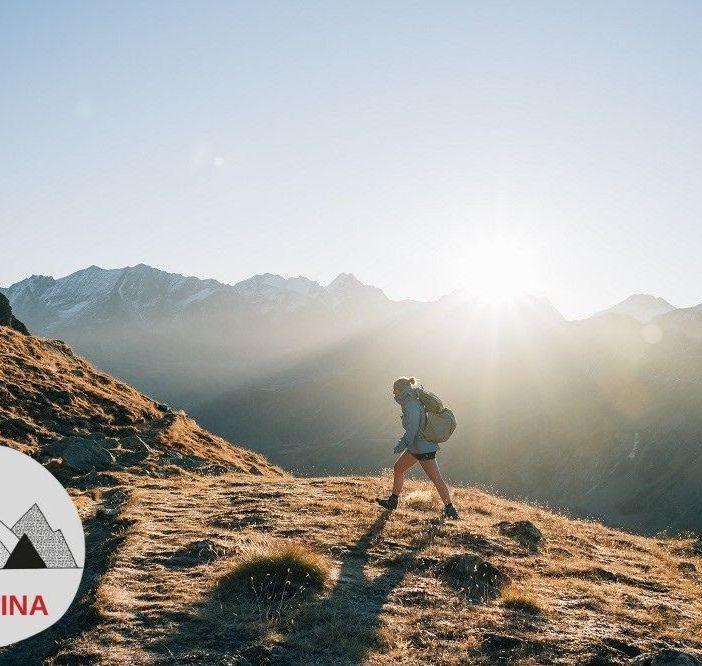 Un'escursione lungo la Via Alpina rende tangibili le sfide attraverso le Alpi
