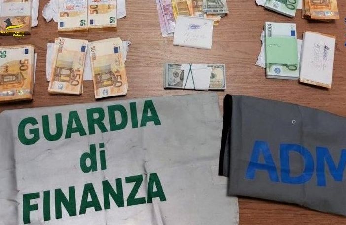 Nel 2022 intercettati da Finanza e Dogane quasi 4 milioni di euro ai valichi con Ticino e Vallese VIDEO