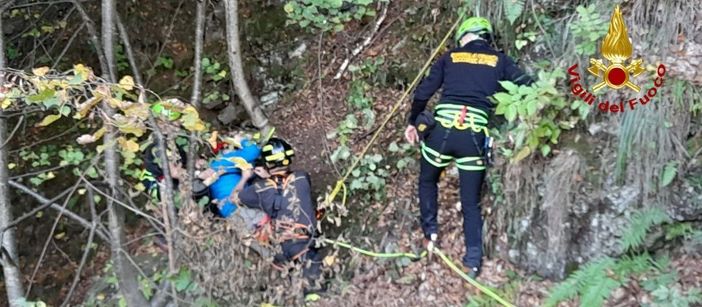 Due fungiatt lombardi soccorsi nei boschi sopra la ferrovia a Coimo Due fungiatt lombardi soccorsi nei boschi sopra la ferrovia a Coimo