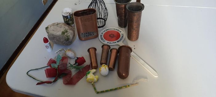 Domodossola, ancora degli arredi funebri ritrovati fuori dal cimitero