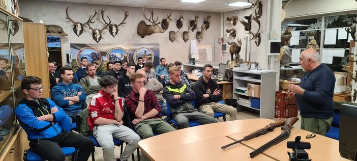 Attestati di encomio per i corsi del Comprensorio Caccia Vco 3 Attestati di encomio per i corsi del Comprensorio Caccia Vco 3