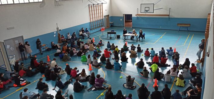 Il dramma della guerra: gli studenti di Santa Maria Maggiore incontrano Giuliana Sgrena