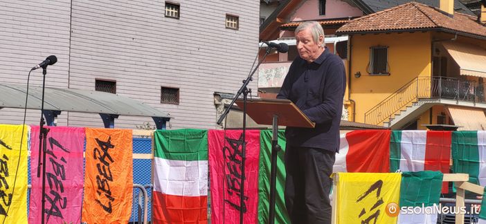 Don Ciotti a Premosello Chiovenda: "Resistere per esistere, ognuno faccia la sua parte" Don Ciotti a Premosello Chiovenda: "Resistere per esistere, ognuno faccia la sua parte"