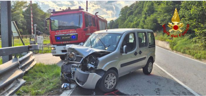 Auto fuori strada sulla statale 337 a Villette, due feriti Auto fuori strada sulla statale 337 a Villette, due feriti