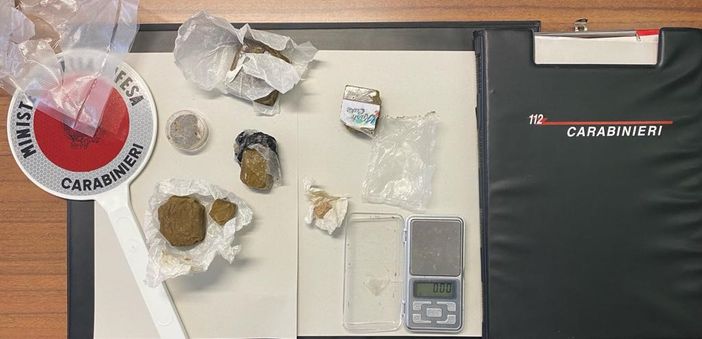 Diciannovenne arrestato per spaccio dai carabinieri