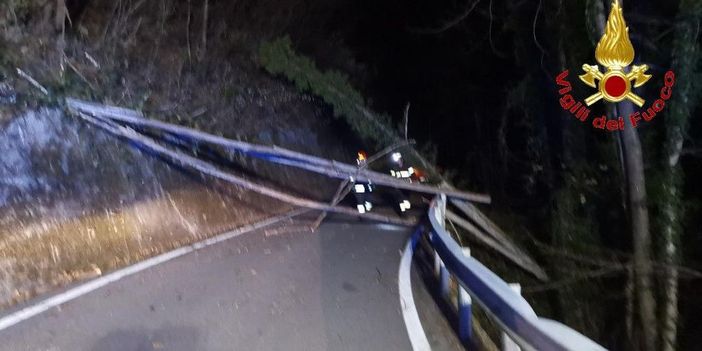 Continuano i disagi provocati dal forte vento Continuano i disagi provocati dal forte vento