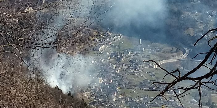 Fiamme sulle alture di Baceno FOTO Fiamme sulle alture di Baceno FOTO