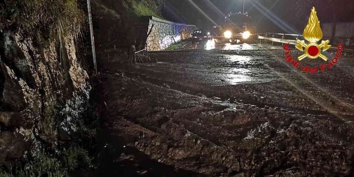 Quaranta interventi dei Vigili del fuoco per il maltempo. Valle Anzasca ancora isolata Quaranta interventi dei Vigili del fuoco per il maltempo. Valle Anzasca ancora isolata