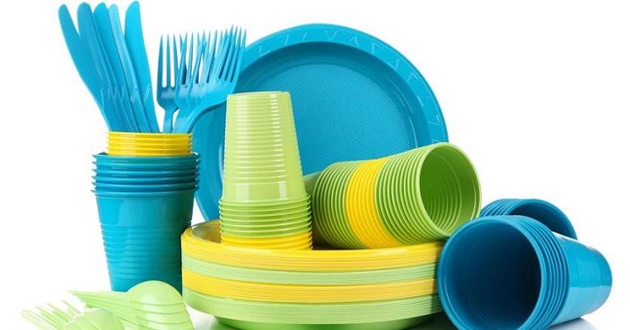 Dal 3 luglio stop alla plastica monouso Dal 3 luglio stop alla plastica monouso