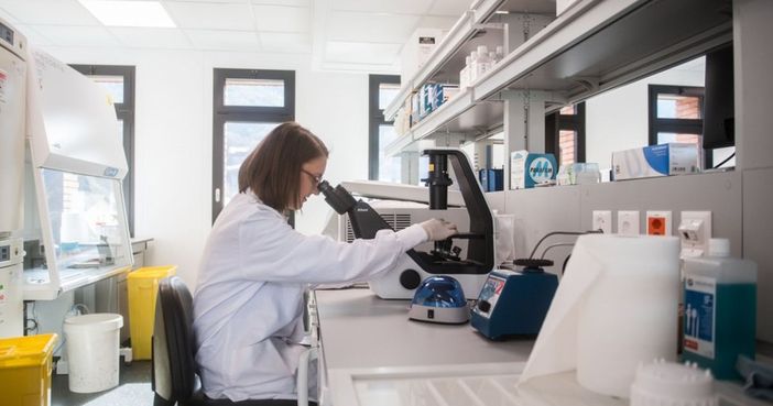 Svizzera, una nuova terapia contro il covid sviluppata da un istituto di Bellinzona