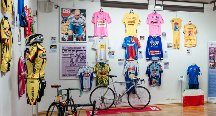 Al Carrefour una mostra dei cimeli di Pantani e Chiappucci