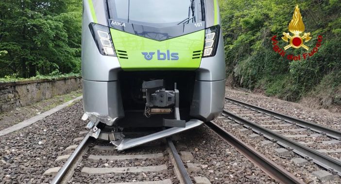 Incidente ferroviario a Preglia, passeggeri evacuati, ma linea ancora interrotta. VIDEO Incidente ferroviario a Preglia, passeggeri evacuati, ma linea ancora interrotta. VIDEO