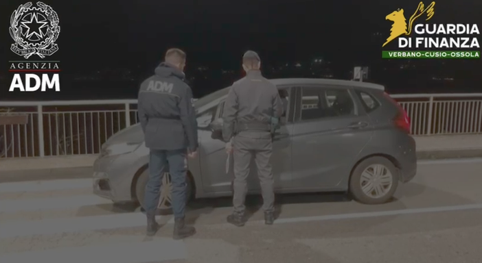 Guardia di finanza e Agenzia delle Dogane e dei Monopoli intercettano valuta per oltre quattro milioni di euro VIDEO Guardia di finanza e Agenzia delle Dogane e dei Monopoli intercettano valuta per oltre quattro milioni di euro VIDEO