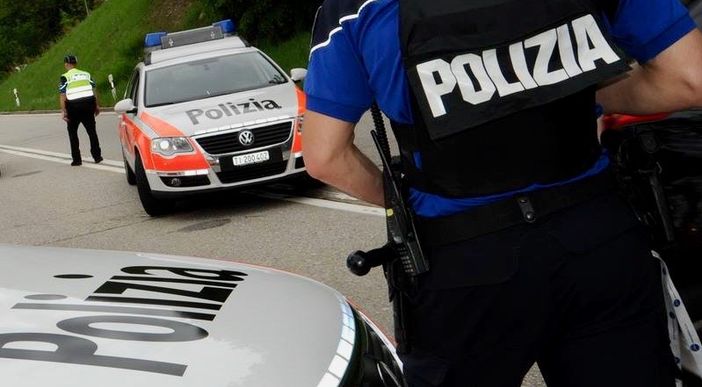 Canton Ticino, scooterista tampona un'auto: è grave Canton Ticino, scooterista tampona un'auto: è grave