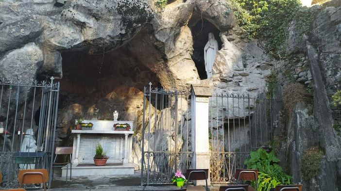 Sacro Monte Calvario, la messa nella grotta di Lourdes per la giornata del malato