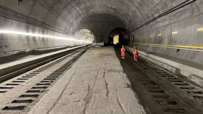 Galleria Gottardo, i treni circoleranno a pieno regime solo tra un anno Galleria Gottardo, i treni circoleranno a pieno regime solo tra un anno