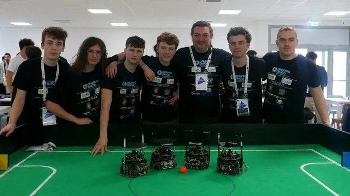 Un gruppo di studenti del Vco alla finale mondiale di RoboCup Junior 2025