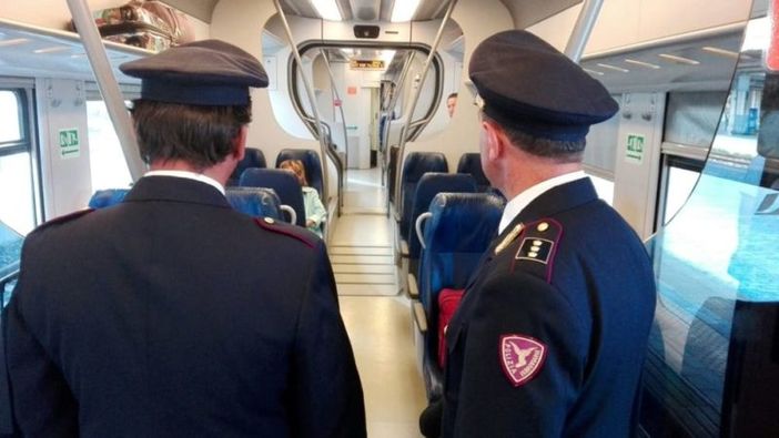 Controlli della polizia ferroviaria a Ferragosto: un minorenne denunciato a Domo