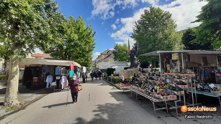 Domodossola: al mercato pochi svizzeri e tanto malumore per il prossimo spostamento dei banchi da via Rosmini