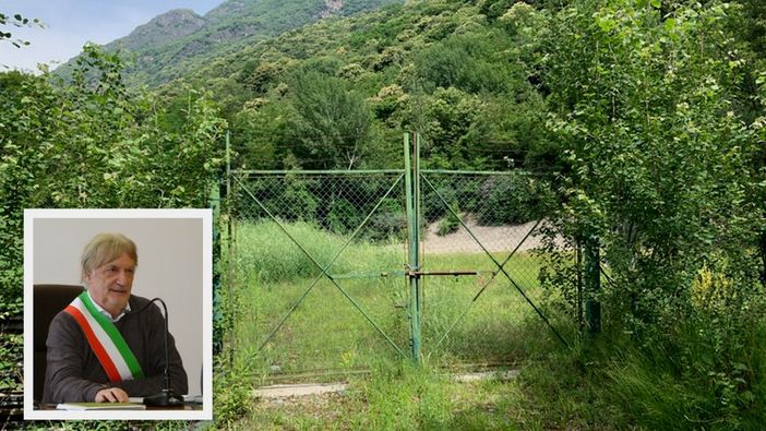 Il terreno dove doveva sorgere l'impianto di biogas e nel riquadro il sindaco Elio Fovanna