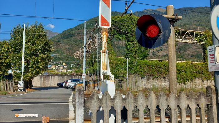 Guasto al passaggio a livello davanti alla Vinavil, intervengono i tecnici