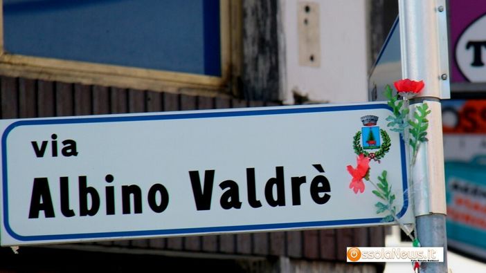 Via Albino Valdrè a Villadossola, una delle strade intitolare ad uno dei protagonisti dell'Insurrezione popolare. Valdré venne fucilato dai tedeschi a Pallanzeno Via Albino Valdrè a Villadossola, una delle strade intitolare ad uno dei protagonisti dell'Insurrezione popolare. Valdré venne fucilato dai tedeschi a Pallanzeno