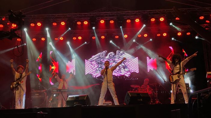 Sabato L’Urban si trasforma in Wembley con ‘The Queen Tribute’