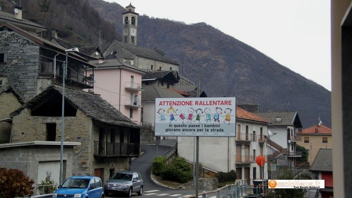 Una colonnina per ricariche elettriche a Seppiana