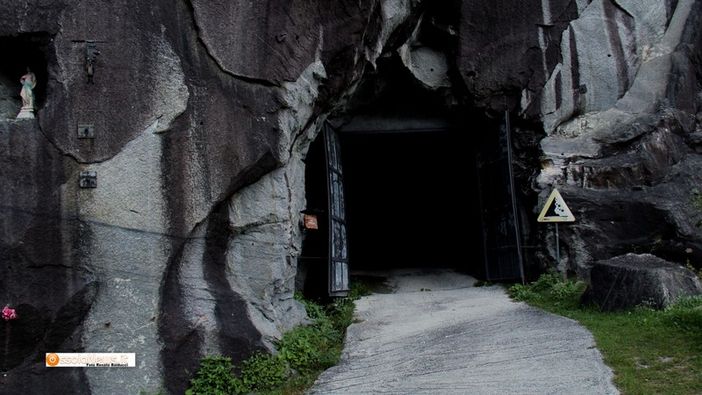 Cadono sassi, chiusa la galleria di Salecchio