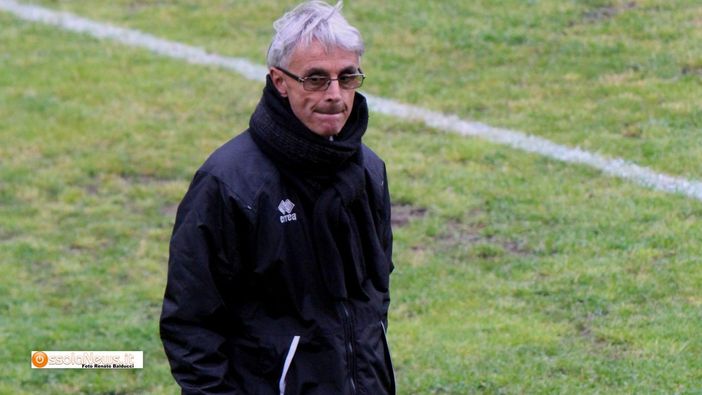 Foto: Gianni Lipari con i suoi ragazzi: sono a un passo dalla Promozione Foto: Gianni Lipari con i suoi ragazzi: sono a un passo dalla Promozione