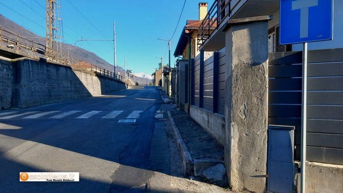 ''Il marciapiede di via Toce è pericoloso'' ''Il marciapiede di via Toce è pericoloso''