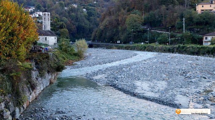 Foto: il tratto di Melezzo tra il ponte e la passerella pedonale Foto: il tratto di Melezzo tra il ponte e la passerella pedonale