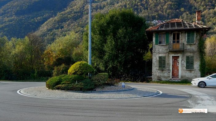 Una penna nera abbellirà la rotatoria del Villaggio operaio