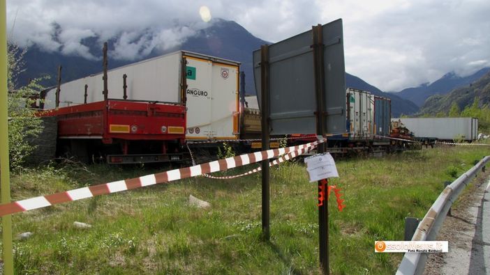 La foto risale al 2012, il giorno del sequestro dell'area