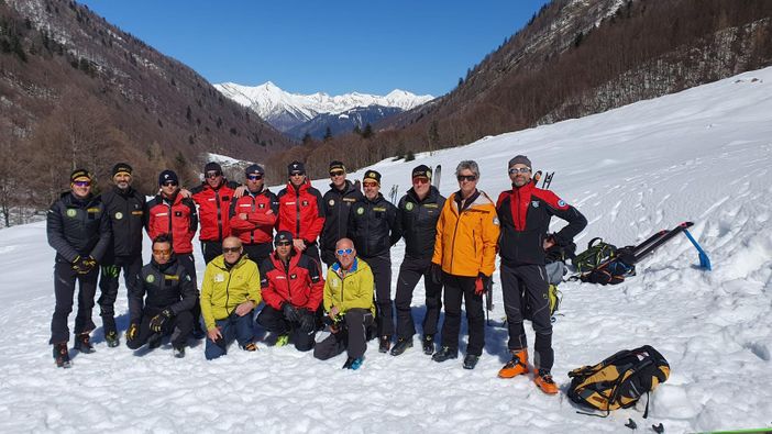 Prevenzione del rischio valanghe: addestramento congiunto in Val Loana FOTO E VIDEO Prevenzione del rischio valanghe: addestramento congiunto in Val Loana FOTO E VIDEO