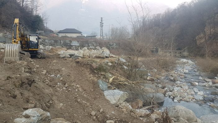 Iniziati i lavori di pulizia delle briglie al torrente San Carlo