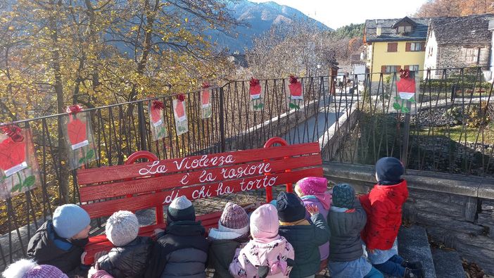 A Santa Maria tre panchine rosse contro la violenza sulle donne