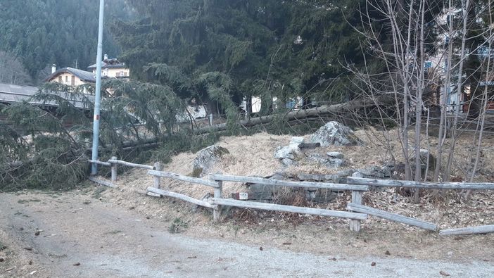 Il forte vento causa danni a Macugnaga Il forte vento causa danni a Macugnaga