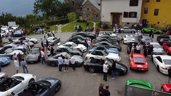 Oltre 100 partecipanti per il raduno italo-svizzero delle Porsche FOTO Oltre 100 partecipanti per il raduno italo-svizzero delle Porsche FOTO