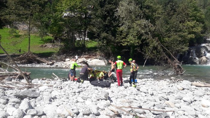 E' morta la donna di Cadrezzate caduta alle Marmitte dei Giganti