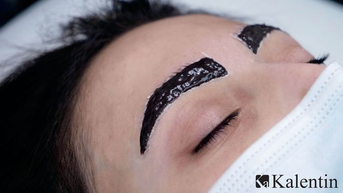 Sopracciglia da star? Il segreto è nella tinta giusta