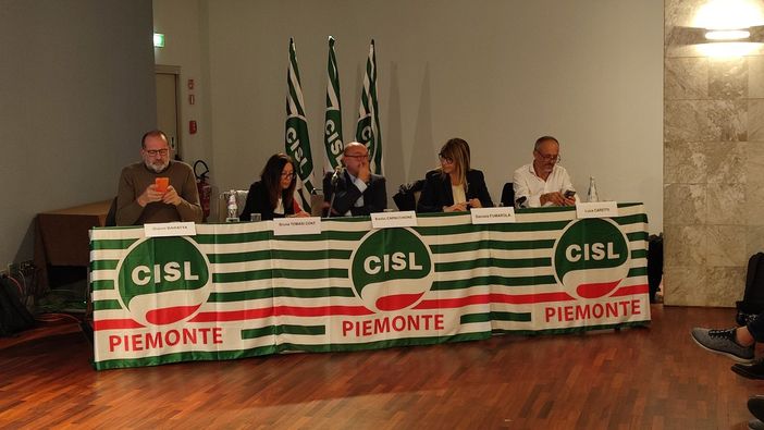 La Cisl alza la voce: "Ammortizzatori sociali e piano industriale per affrontare le crisi" La Cisl alza la voce: "Ammortizzatori sociali e piano industriale per affrontare le crisi"