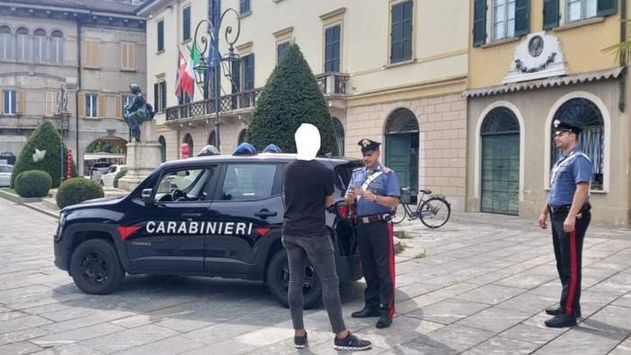 Aggrediscono una persona e gli rubano il cellulare, denunciati un ossolano e un varesino