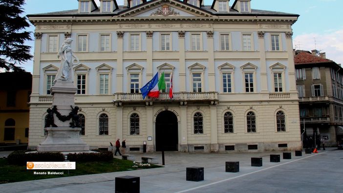 Domodossola, un municipio 'tinto' di rosa